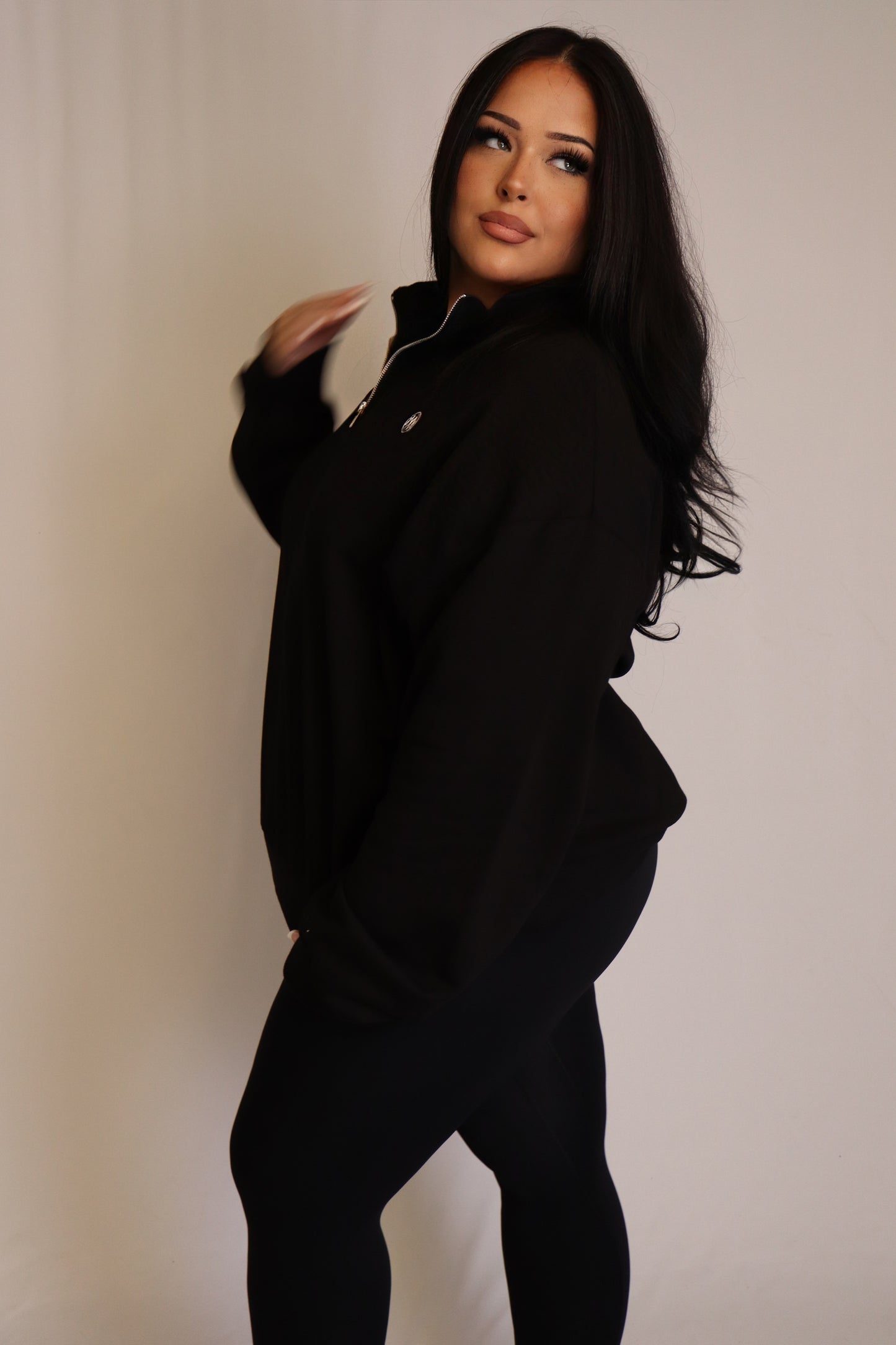 Tessa Pullover - Black